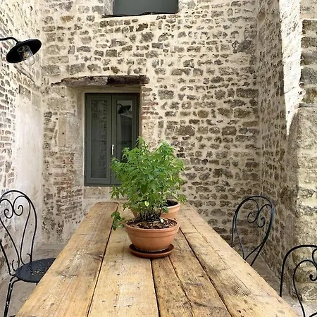 度假居 Jardin Cache Au Coeur Du Village 圣埃米娜